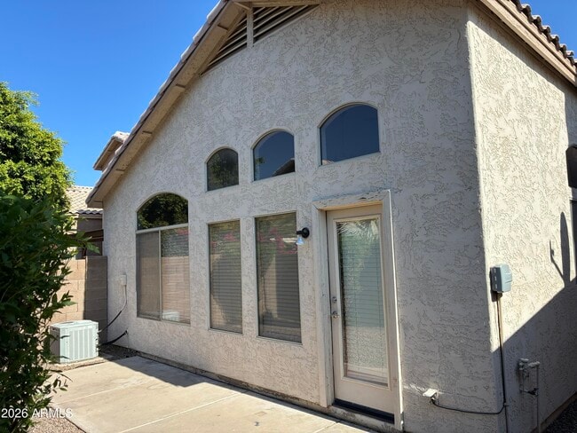 Building Photo - 1319 W Escuda Rd