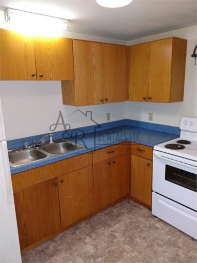 Building Photo - 413 Fieldcrest Dr
