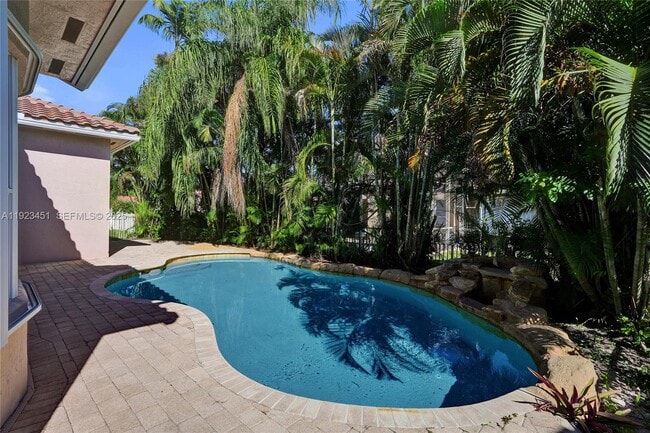 Building Photo - 345 SW 188th Ave