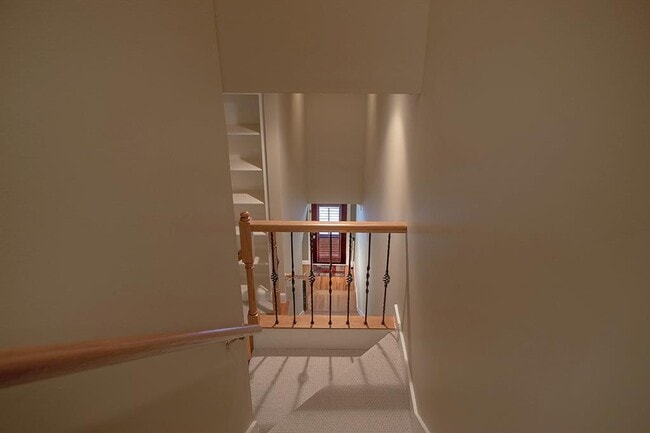 Building Photo - 12 Riva Row