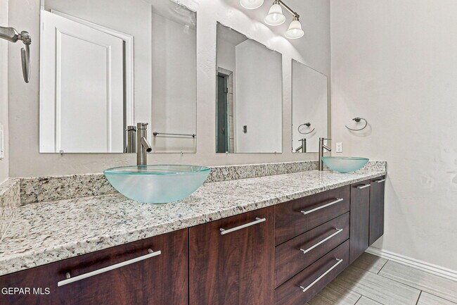 Building Photo - 3203 Red Orchard Dr