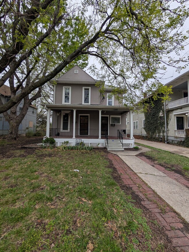 Building Photo - 1268 SW Western Ave