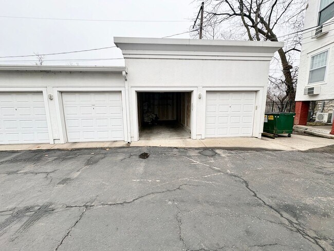 Building Photo - Top-Floor 2 Bedroom Condo in Gated Community with Huge Balcony & Elegant Marble Bath