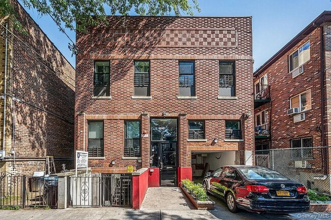 Building Photo - 100-15 34th Ave