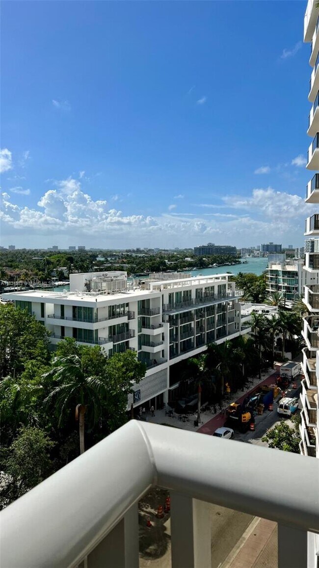 Building Photo - 6039 Collins Ave