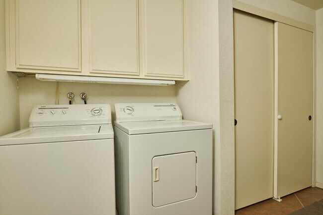 Building Photo - 25 Joya Dr