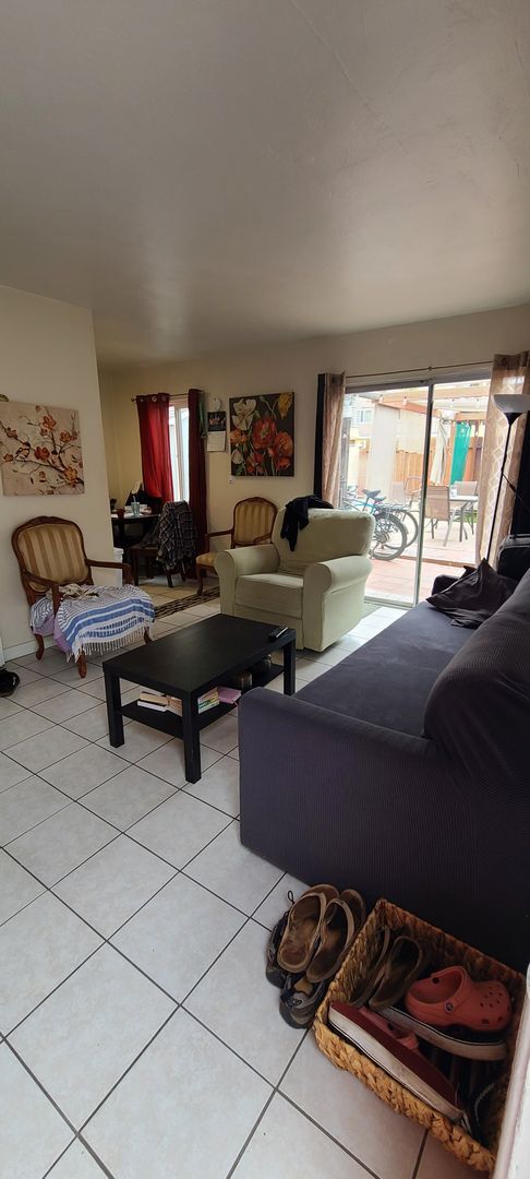 Building Photo - Great Location in Pacific Beach! Private l...