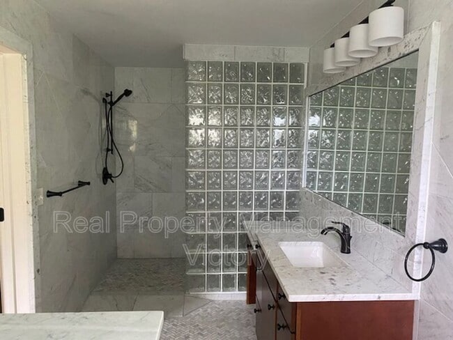 Building Photo - 101 Crest Dr