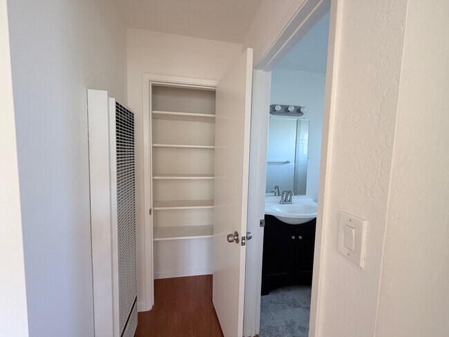 Building Photo - 879 Bing Dr