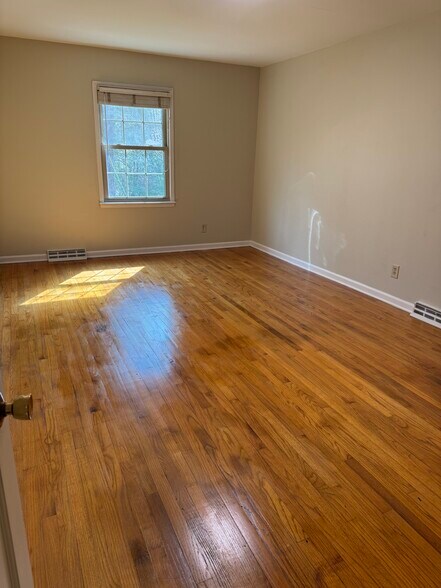 primary on main - 5109 Forest Oaks Dr