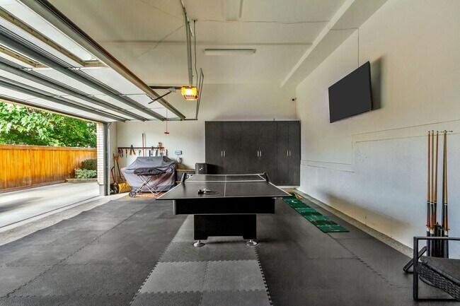 Building Photo - Fully Furnished Luxury Home In The Avenues