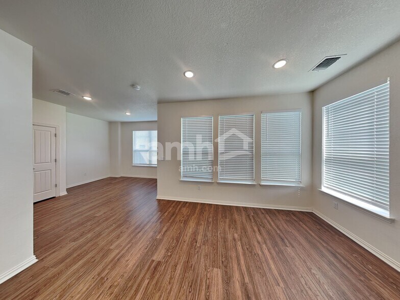 Building Photo - 2708 Geronimo Creek