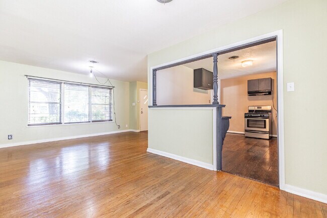 Building Photo - 422 Sandalwood Ln