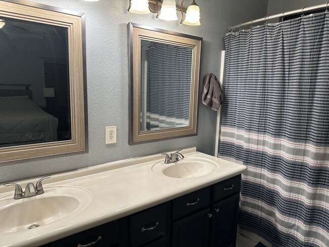 Master Bathroom - 3150 E Beardsley Rd