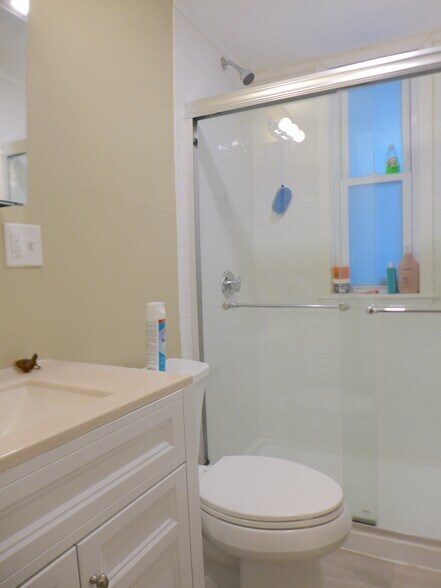 Building Photo - 6 Bucknam St