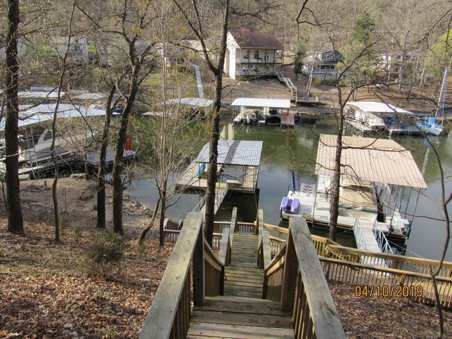 Building Photo - 2 bedroom lakefront house in Lake Ozark