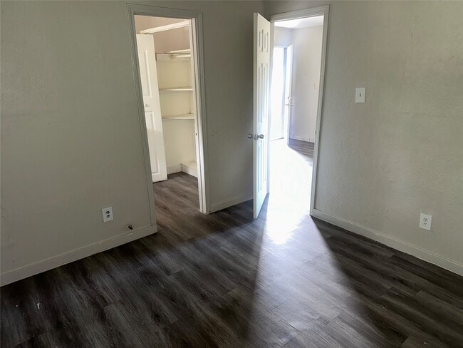 Building Photo - 5409 Suez St