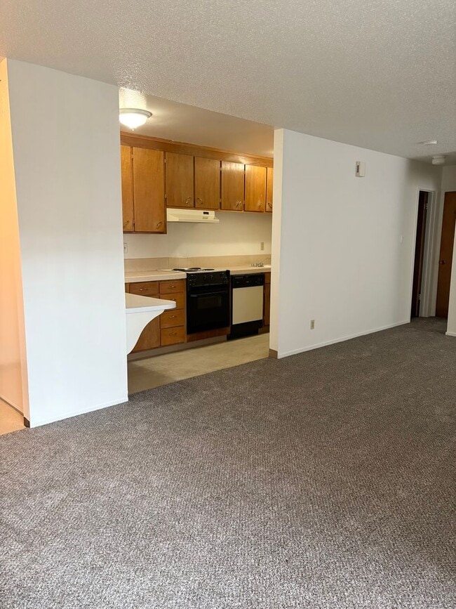 Building Photo - Charming 1 Bed / 1 Bath Downstairs Unit wi...