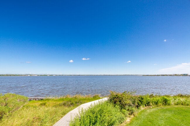 Building Photo - 1025 Flying Point Rd