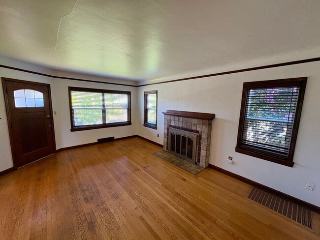 Building Photo - Loyal Heights Ballard Home