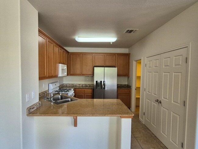 Building Photo - Adorable 3 bedroom 2.5 bath Home