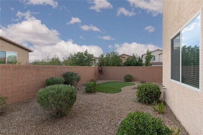 Building Photo - 888 Royal Amethyst Way