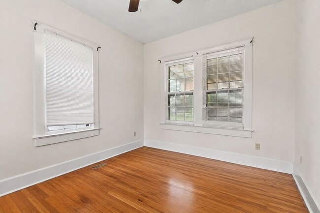 Building Photo - 1304 Riverside Dr