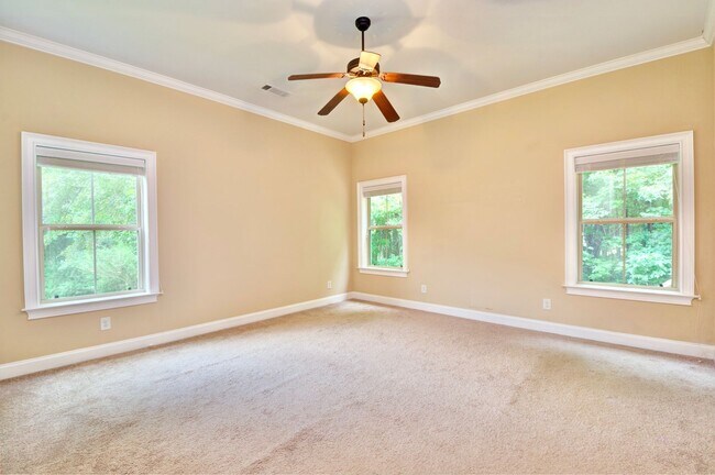Building Photo - Spacious 4 Bed, 2.5 Bath Home in Desirable...