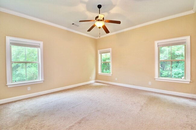 Building Photo - Spacious 4 Bed, 2.5 Bath Home in Desirable Lundy Chase