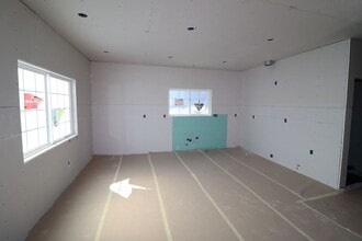 Building Photo - 684 N Cambridge St