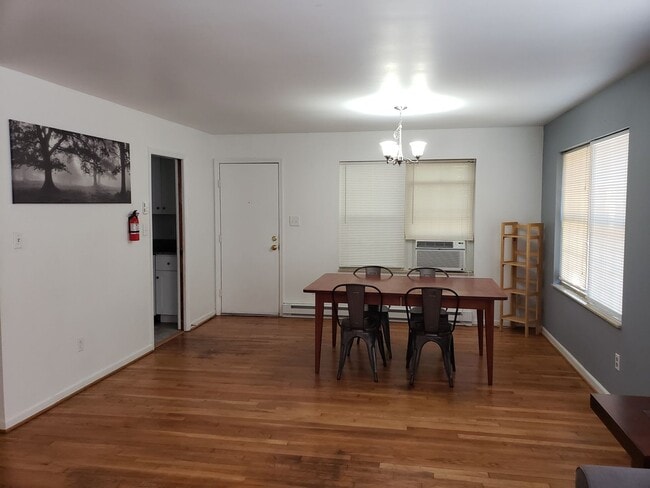 Building Photo - 3 Bedroom unit near ODU