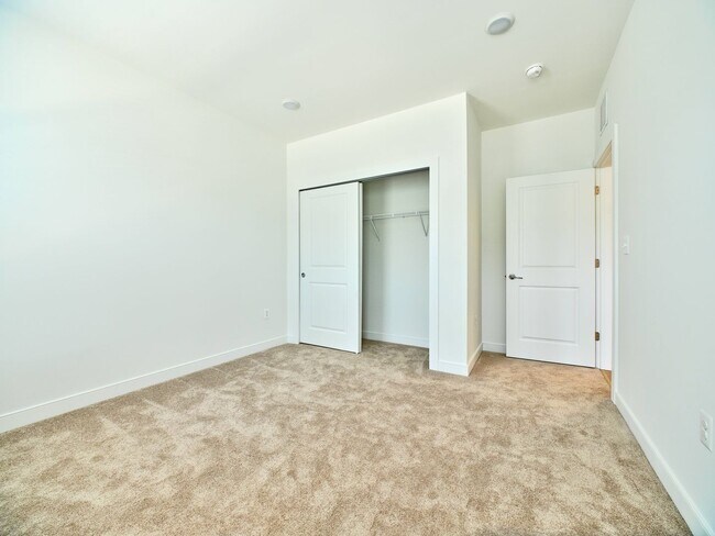 Building Photo - 16076 Frederick Rd