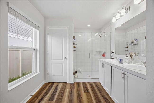 Building Photo - 522 Summer Grv Ln