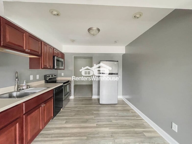 Building Photo - 121 Charles Parish Dr