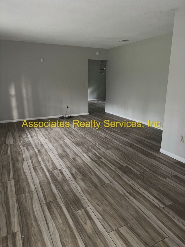 Building Photo - Three bedroom, two bath - 1720 Sq. ft., Acre lot