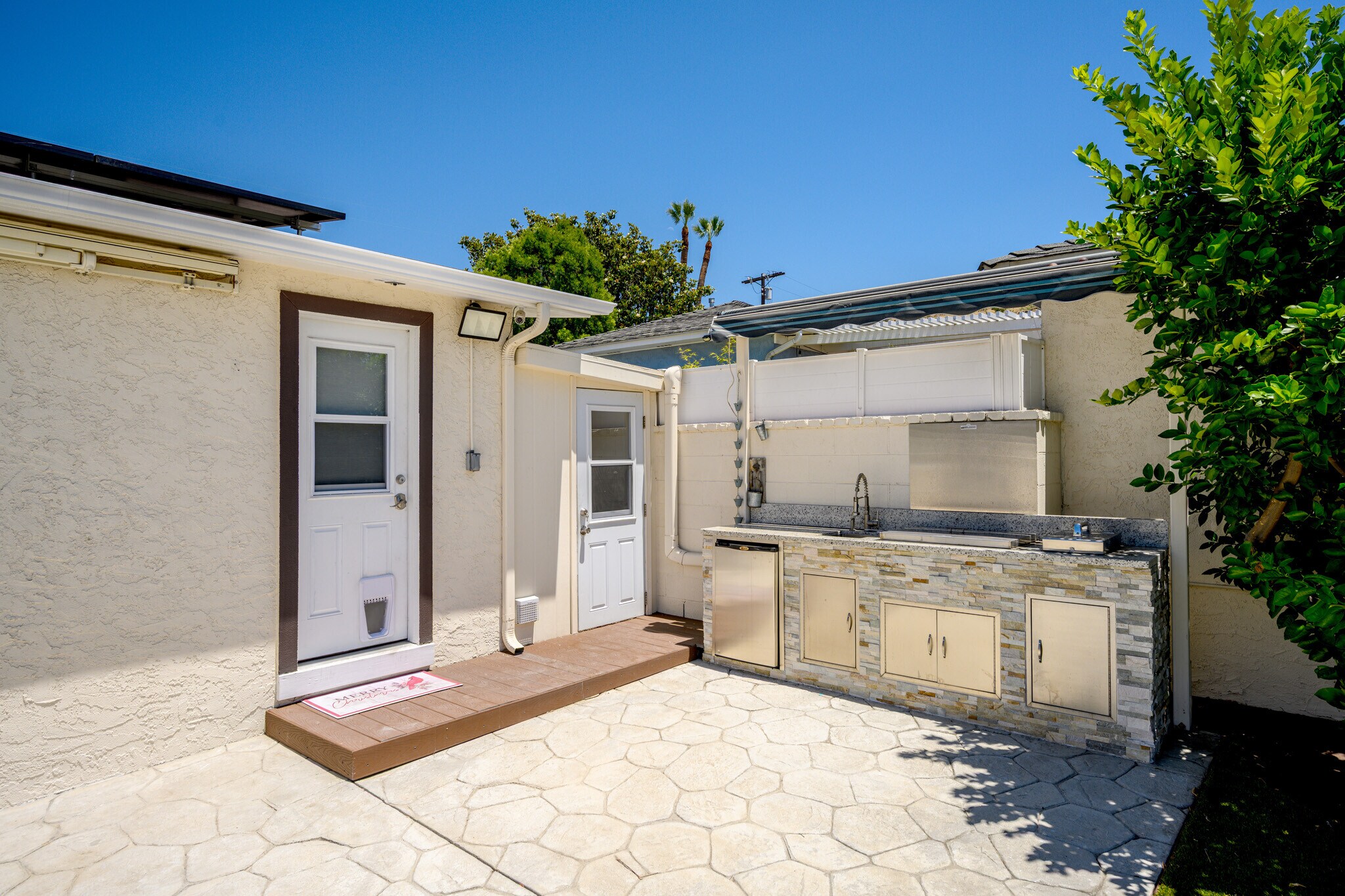 Building Photo - 8337 Valecrest Dr