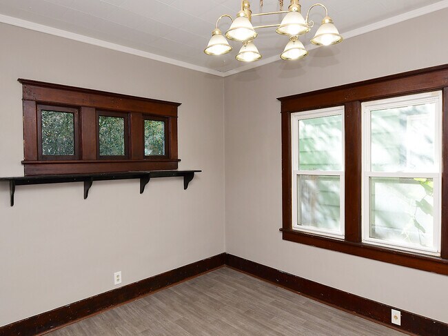 Building Photo - 355 Lincoln Ave