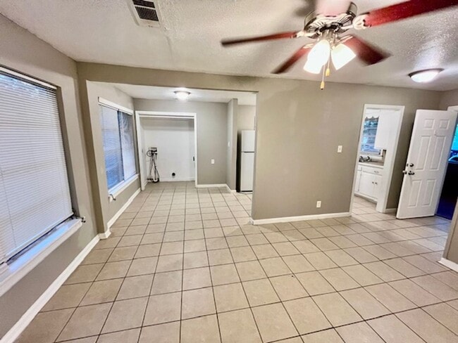 Building Photo - Lovely Home in Biloxi