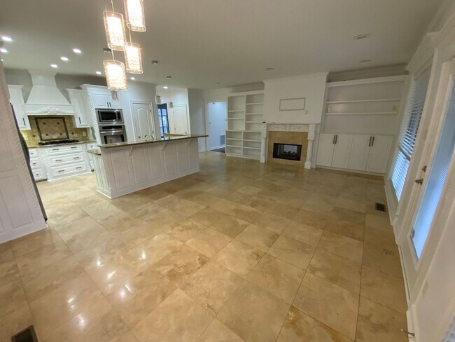 Building Photo - 123 Courts Ln