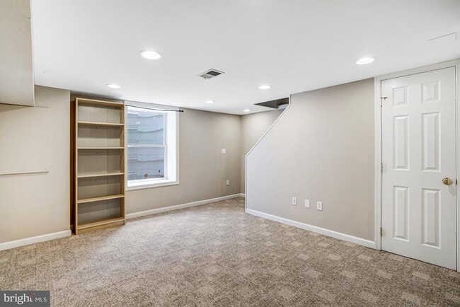 Building Photo - 1424 N Longfellow St