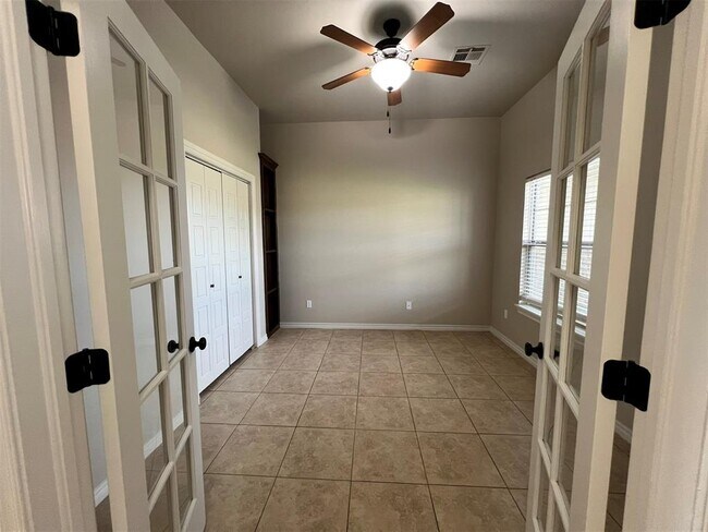 Building Photo - 203 Lyla Glen Dr