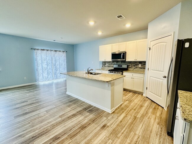 Building Photo - 30735 Waterfront Dr