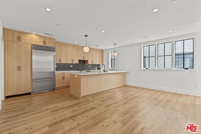 Building Photo - 14535 Killion St