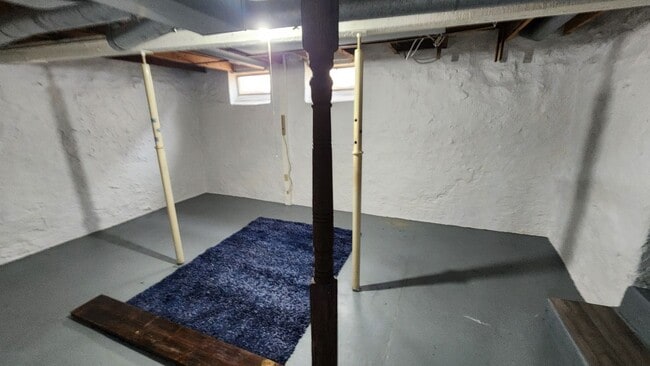 Building Photo - Updated North Side Home