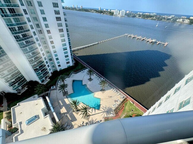 Building Photo - 231 Riverside Dr