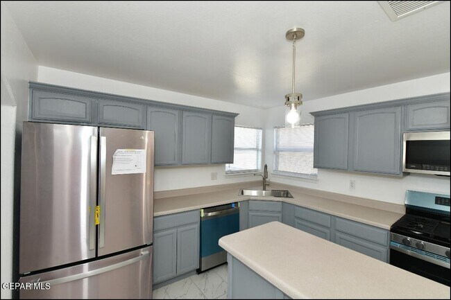 Building Photo - 1603 Villa Del Sol St