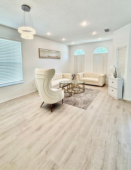 Living Room - 2414 Siward Ave