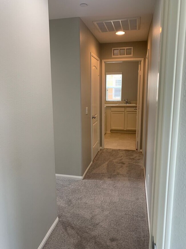 Building Photo - 3 Bedroom Condo for Rent in Murrieta