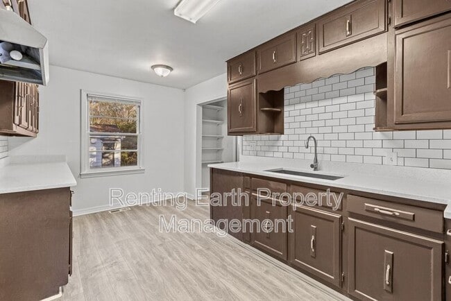 Building Photo - 2321 4th St NE