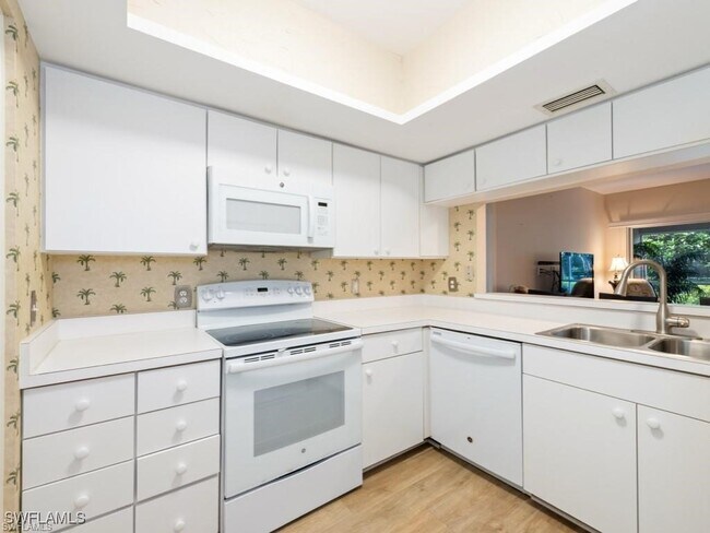 Building Photo - 4251 Lake Forest Dr